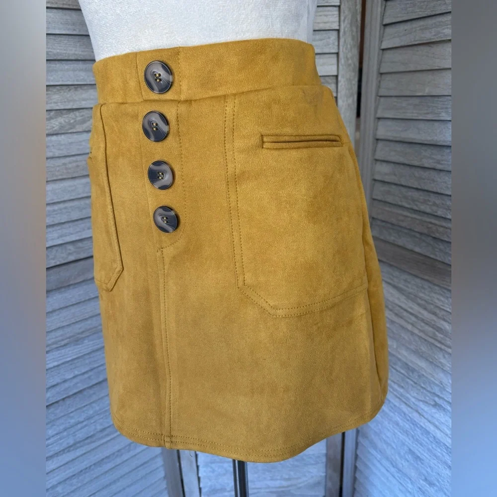 BLASHE Women’s SZ M Faux Stretch Suede Mini Skirt, Rich Saffron Yellow Color - Picture 4 of 16